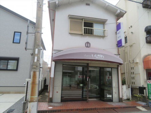 志染　駅近　前面ガラス張り　時計・宝石店　居抜き店舗