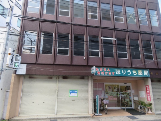 鈴蘭台　駅前の好立地　飲食店可　元金物店　１Ｆ　貸店舗