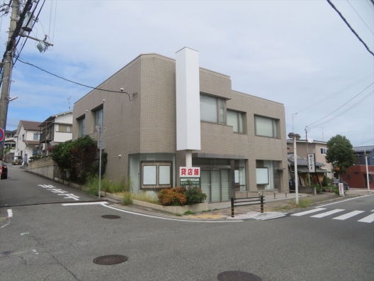 三木志染　駅近角地　元証券会社　鉄骨2階建　貸店舗・事務所