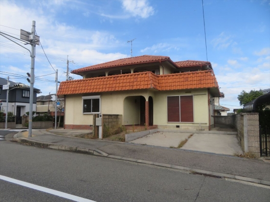 木幡　高台の住宅地　駐車場付　木造2階一戸建　店舗付住宅