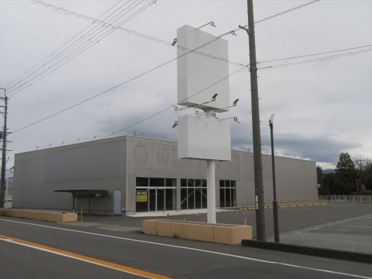 東近江市　五箇荘　国道8号　スケルトン（元小売店）