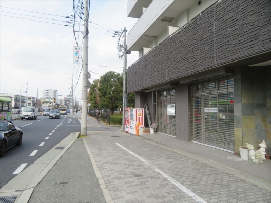 新伊丹　県道13号　元ネイルサロン　事務所仕様　貸店舗