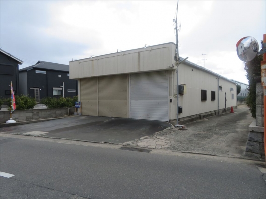 山本　駐車場3台付　53坪　貸倉庫