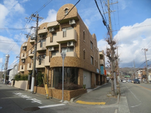 中山寺　いちょう筋沿い角地　アール型の窓　スケルトン