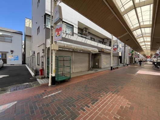 新長田　本町筋商店街沿い　元美容室　１Ｆ　貸店舗