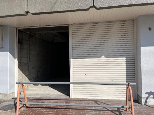 白浜の宮　駅前の大通り　スケルトン（元寿司屋）　貸店舗