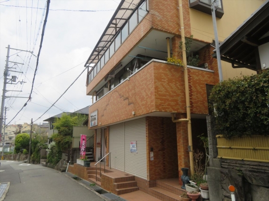 清荒神　参道脇　元美容室　１Ｆ　貸店舗・事務所