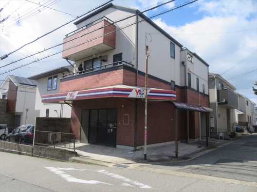 霞ヶ丘　車庫付　元新聞集配所　１Ｆ　貸店舗・事務所