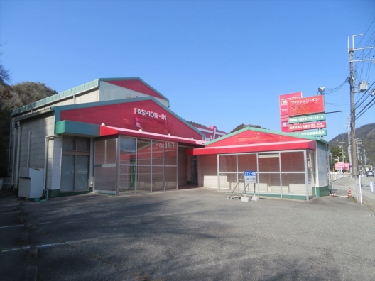 夢前　県道67号　マックスバリュ隣接　元衣料品・生活用品店