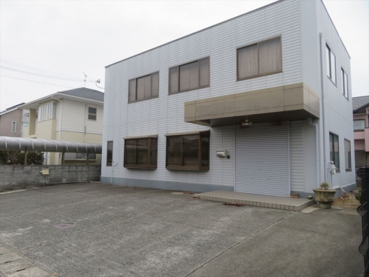 志染　住宅地　駐車場4台付　事務所仕様　店舗付住宅