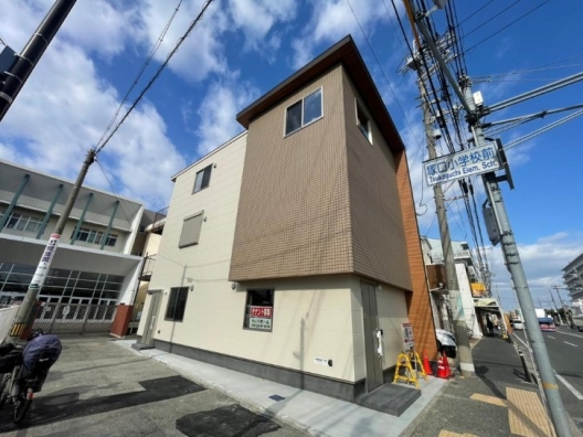 阪急塚口　県道142号　新築テナント　木造3階一戸建