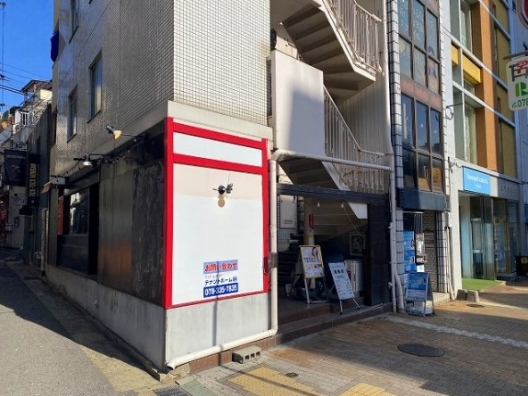 元町　駅近　鯉川筋沿い角地　ベトナム料理店　居抜き店舗