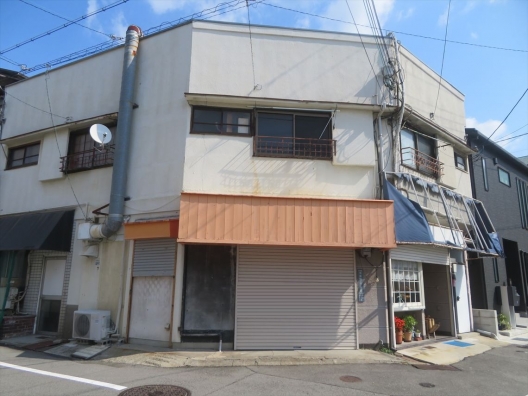 湊川公園　南西角地　テイクアウトのお店に好適　１Ｆ　貸店舗