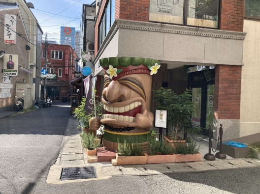 三宮　駅近　プライベートサロン、占い屋に好適　極小店舗