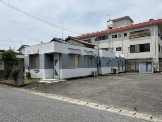 加古川駅南　官庁街　駐車場付　元事務所　木造平家一戸建