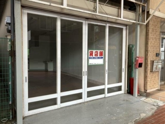 新長田　本町筋商店街　元就労支援施設　１Ｆ　貸店舗