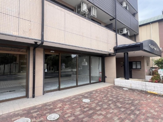 播州赤穂　国道250号　スケルトン（元ショールーム）　貸店舗