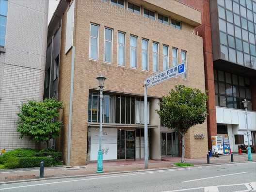 元町　大丸神戸店近く　天井高5.3ｍ　美容室　居抜き店舗