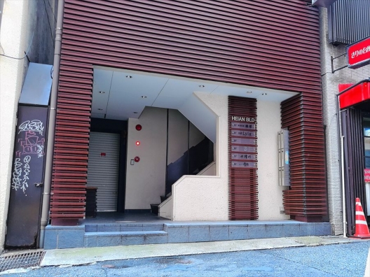 三宮　北野坂西側の裏筋　地下　居酒屋　居抜き店舗