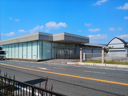 亀岡市　京都亀岡　国道9号　元新車販売店　貸店舗