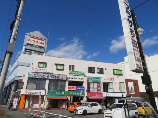 多田　イズミヤ多田に隣接　元カット専門店　１Ｆ　貸店舗