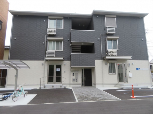 伊川谷　北西角地　駐車場1台付　事務所仕様　貸店舗