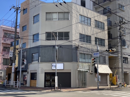 鷹取　駅真正面角地ビル　飲食店可　訪問介護事業所　空予定