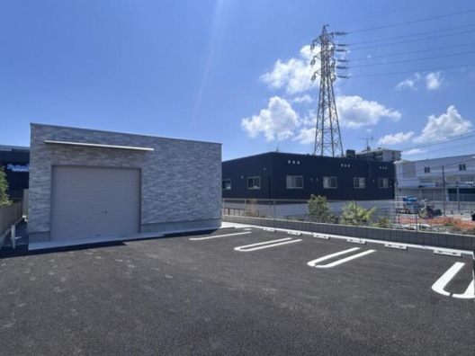 西明石　国道2号すぐ　駐車場3台付　新築　倉庫付事務所
