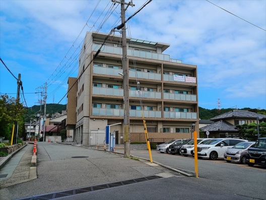 山本　駅近　公園前の閑静な住宅地　スケルトン（元整体院）