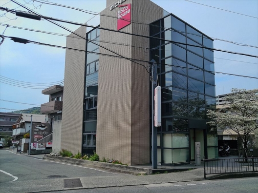 川西能勢口　市役所の斜め向かい　元歯科医院　１Ｆ　貸店舗