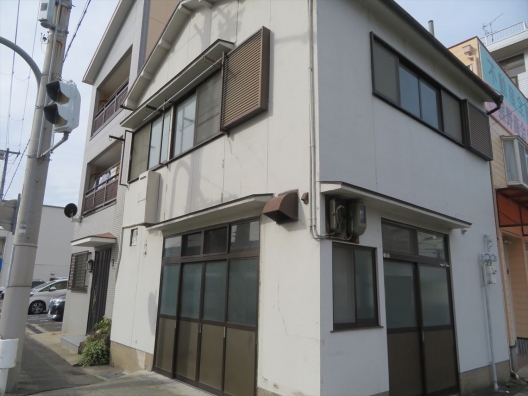 湊川公園　大通り　南東角地　木造2階一戸建　店舗付住宅